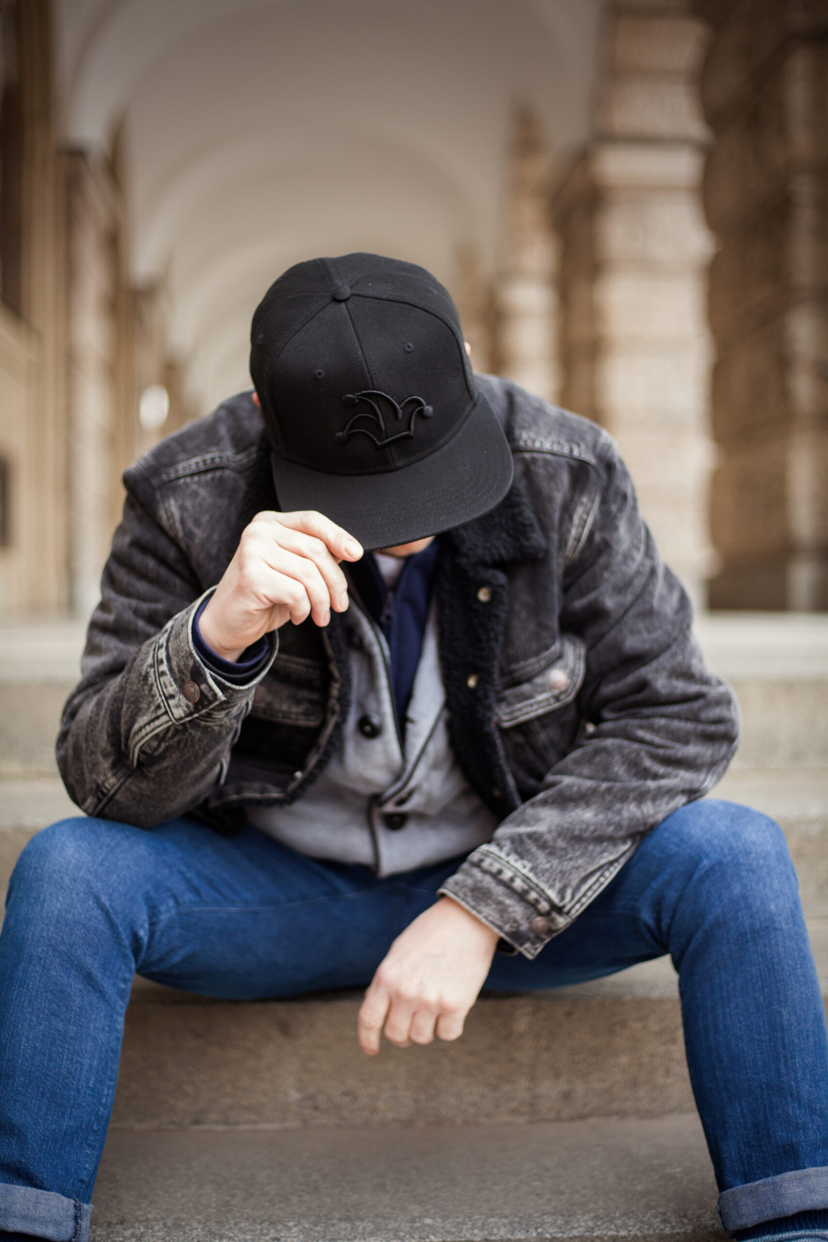 Black on black snapback kšiltovka I'M..JoKeR s 3D výšivkou 7 Žolíkova černá kšiltovka s černou 3D výšivkou