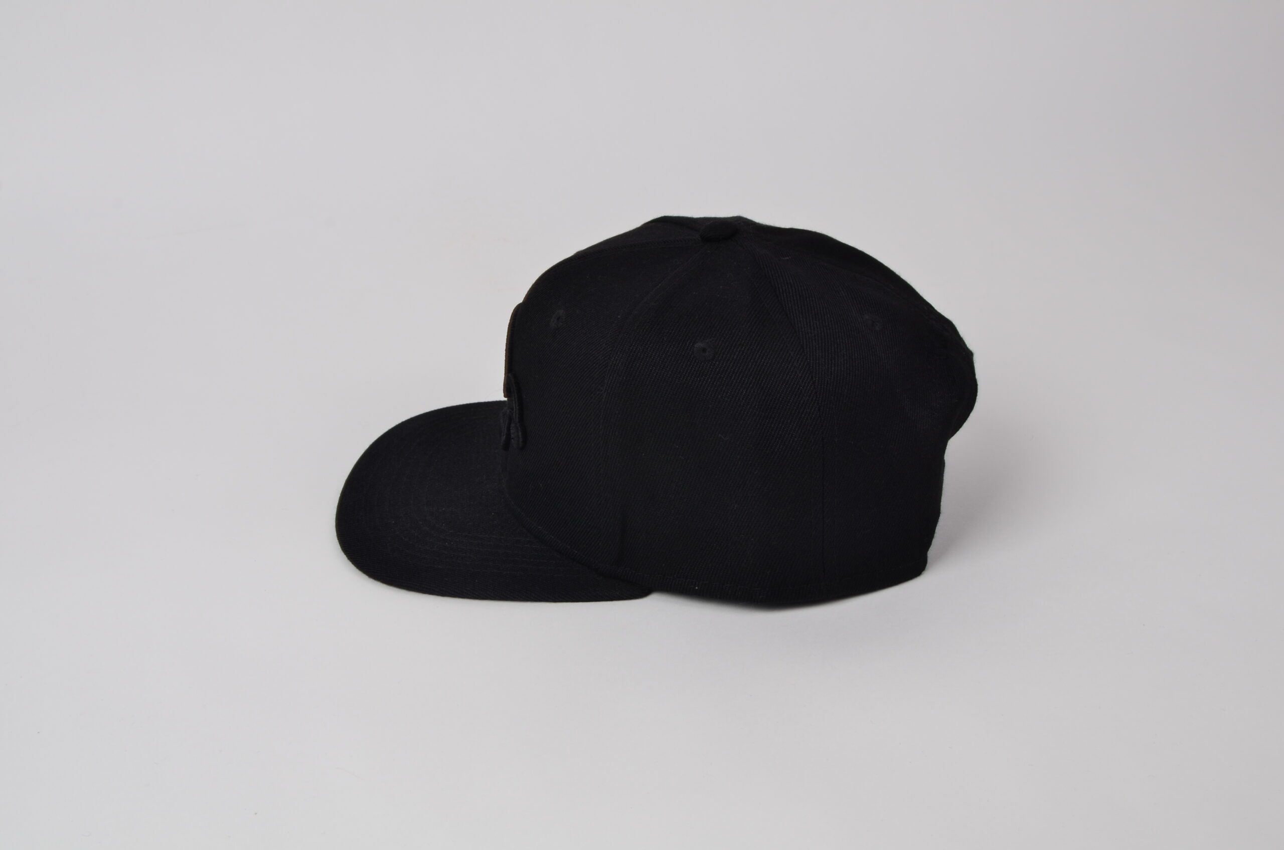 Black on black snapback kšiltovka I'M..JoKeR s 3D výšivkou 4 Žolíkova černá kšiltovka s černou 3D výšivkou