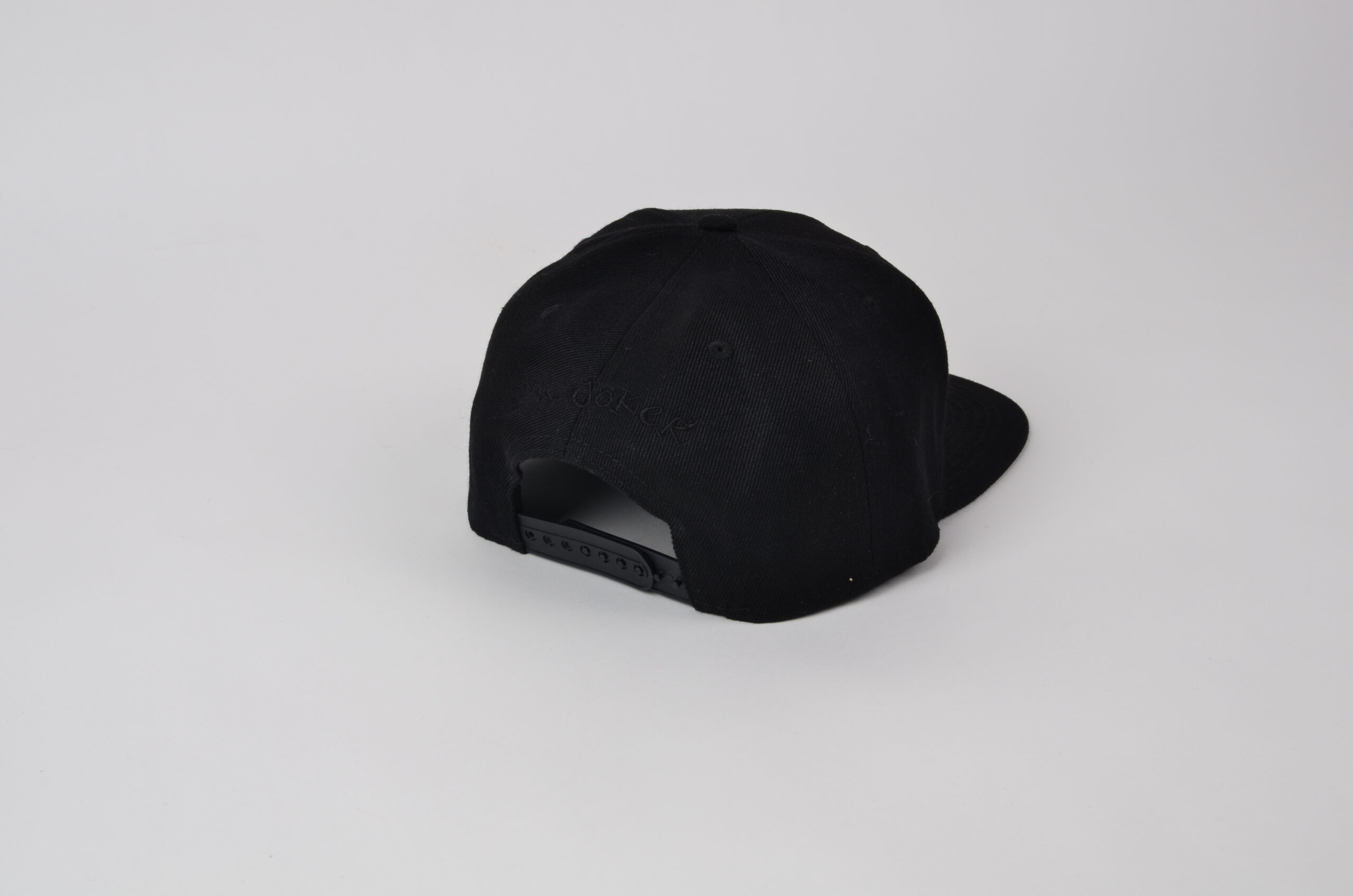 Black on black snapback kšiltovka I'M..JoKeR s 3D výšivkou 3 Žolíkova černá kšiltovka s černou 3D výšivkou