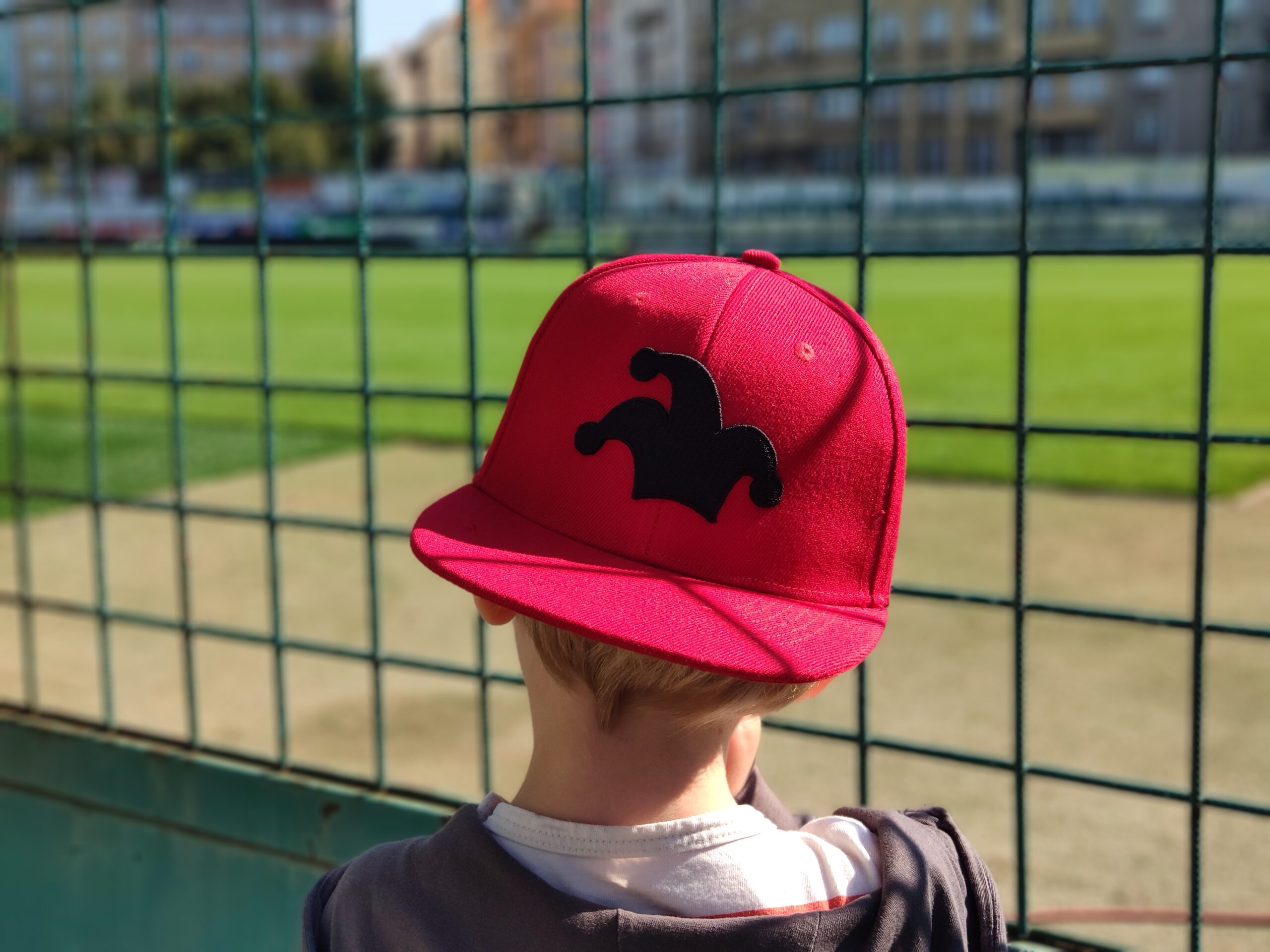 ŽoLíKova dětská kšiltovka červená s plnou černou 3D výšivkou 6 Kšiltovka SnapBack pro děti červená s plnou 3D výšivkou