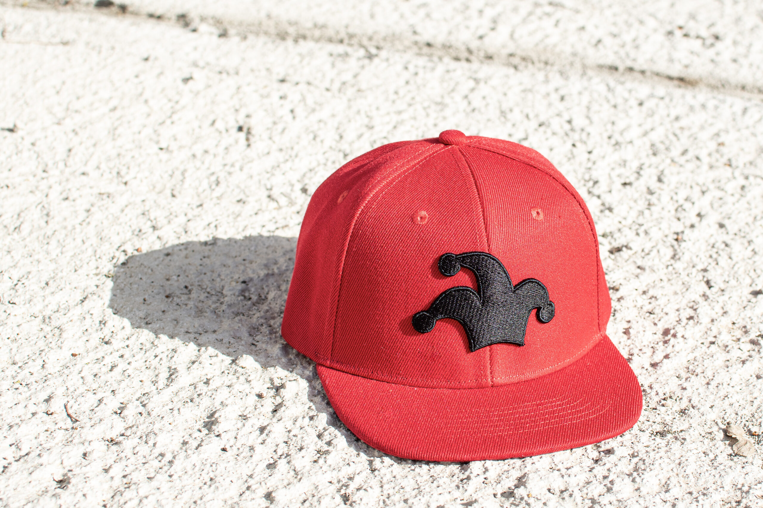 ŽoLíKova dětská kšiltovka červená s plnou černou 3D výšivkou 3 Kšiltovka SnapBack pro děti červená 3D výšivka