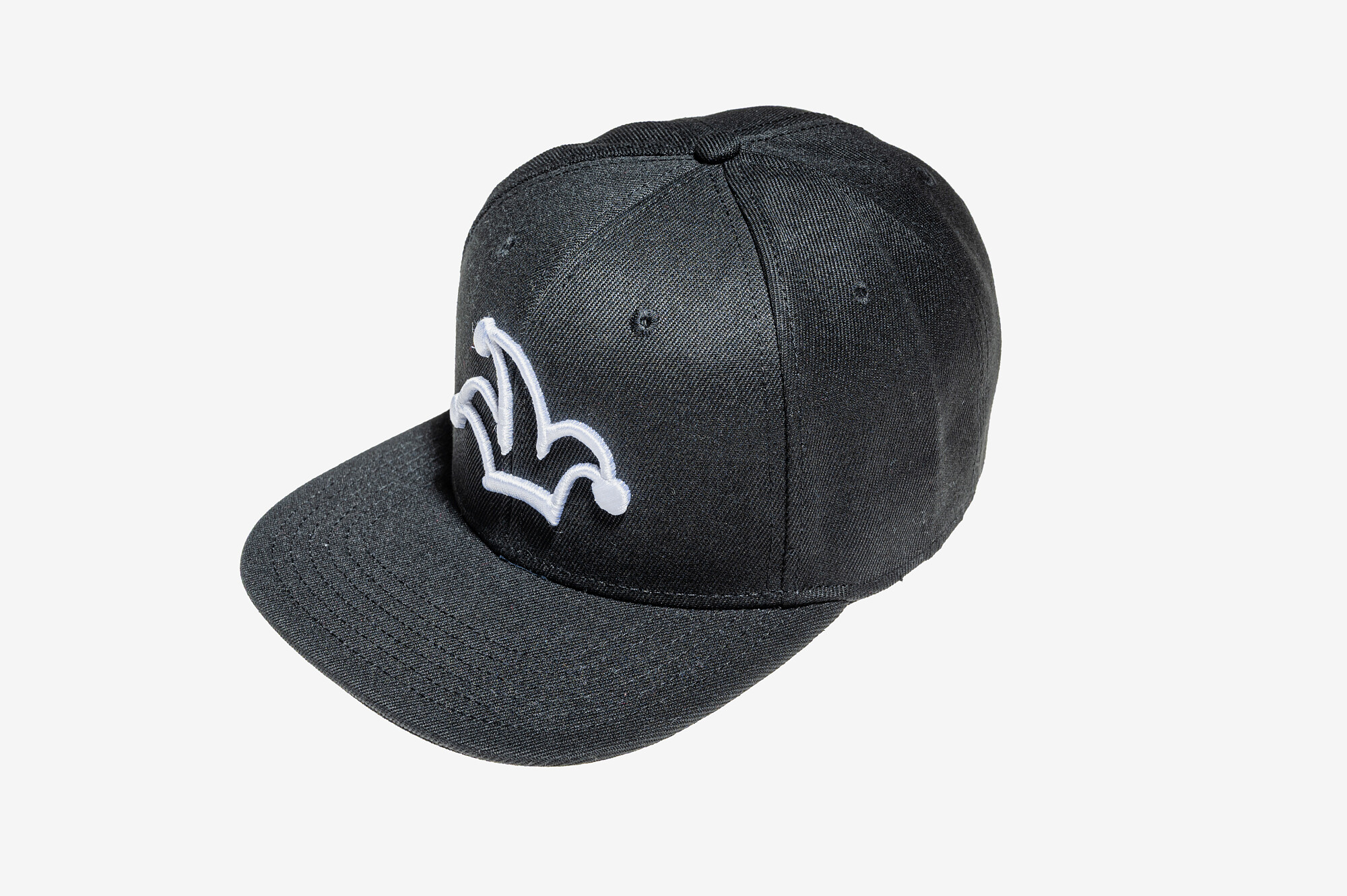 Černá snapback kšiltovka I'M..JoKeR s bílou 3D výšivkou čepičky 3 Černá snapback kšiltovka I'M..JoKeR s bílou 3D výšivkou čepičky.
