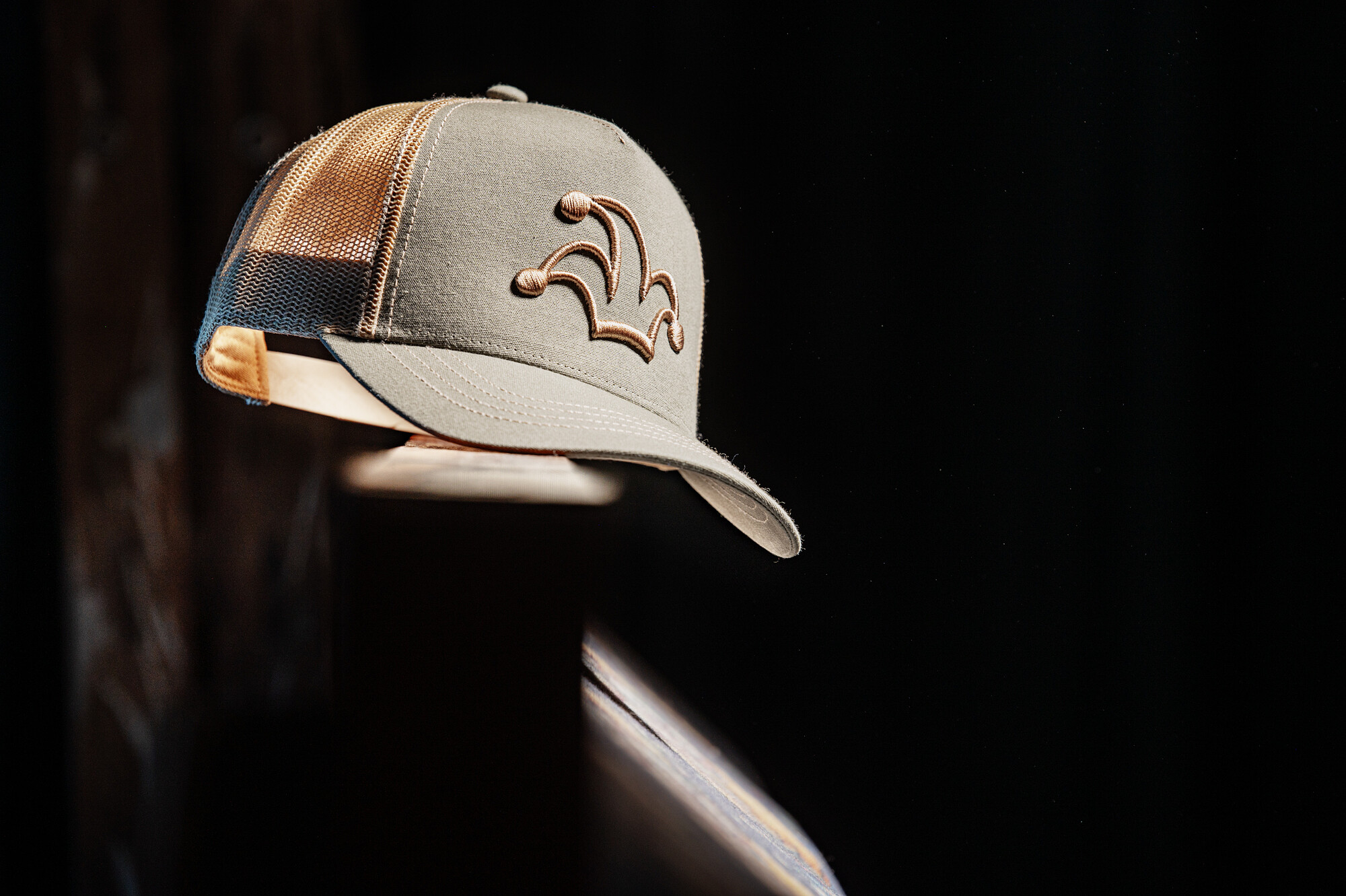 Olivová-khaki trucker kšiltovka I'M..JoKeR s 3D výšivkou čepičky 1 Olivová trucker kšiltovka I'M..JoKeR s khaki 3D výšivkou čepičky.
